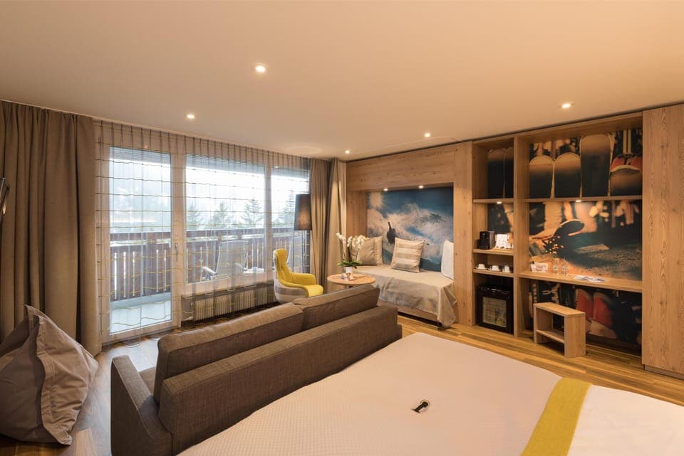 Hypo-allergenic bedding, free minibar, in-room safe, desk