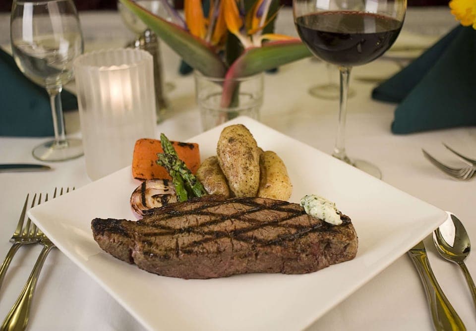 Breakfast and dinner served, American cuisine