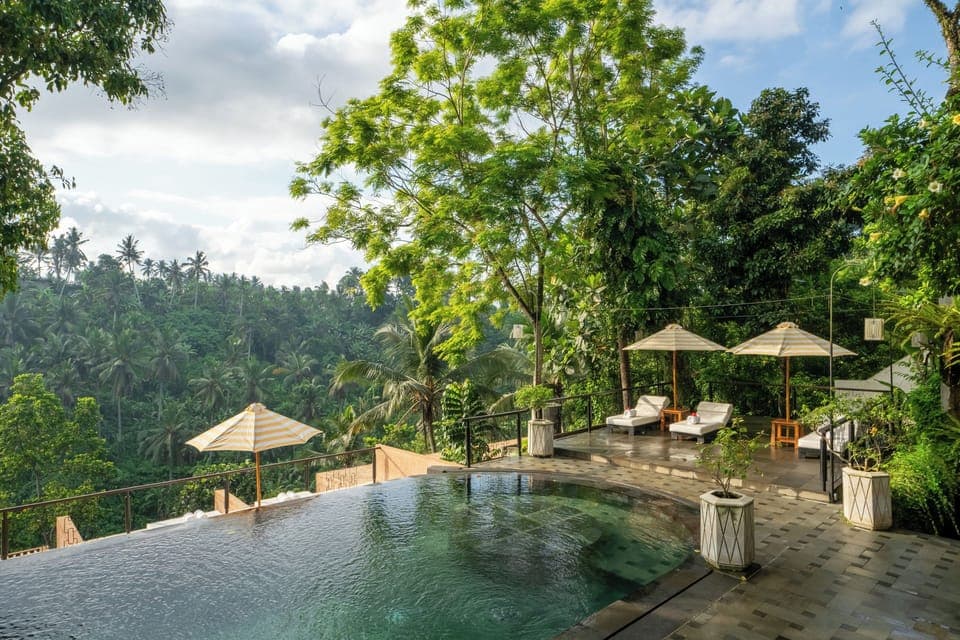 Outdoor pool, open 7:00 AM to 10:00 PM, pool umbrellas, sun loungers