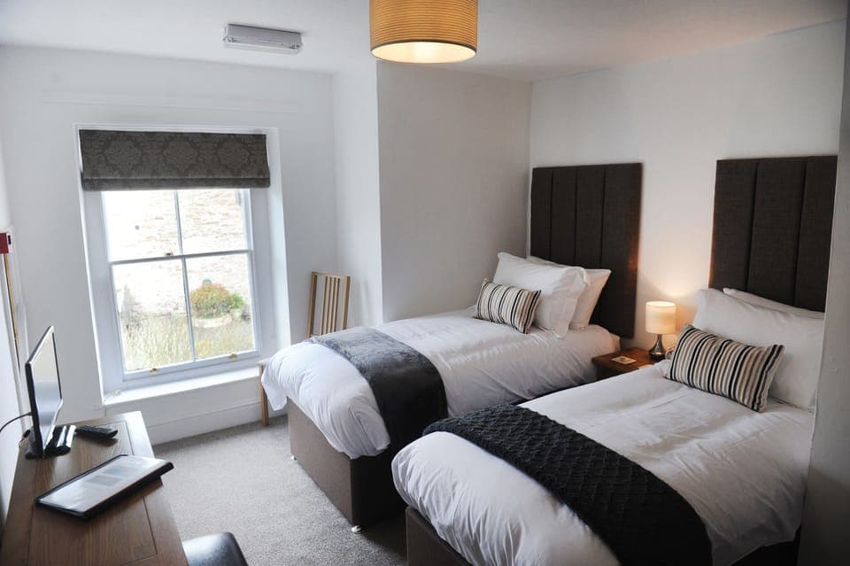 Superior Twin Room (No Pets) | Egyptian cotton sheets, desk, free WiFi, bed sheets