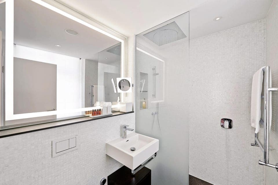 Rainfall showerhead, free toiletries, hair dryer, towels