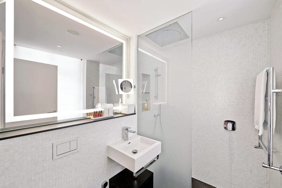 Rainfall showerhead, free toiletries, hair dryer, towels