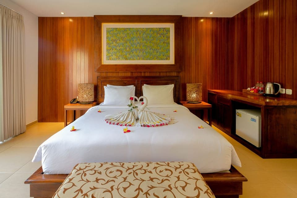 King Room with Pool View | Desk, free WiFi, bed sheets