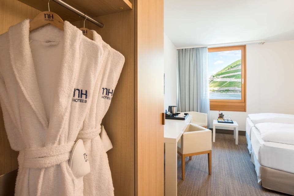 Standard Room, Balcony | Premium bedding, pillowtop beds, in-room safe, desk