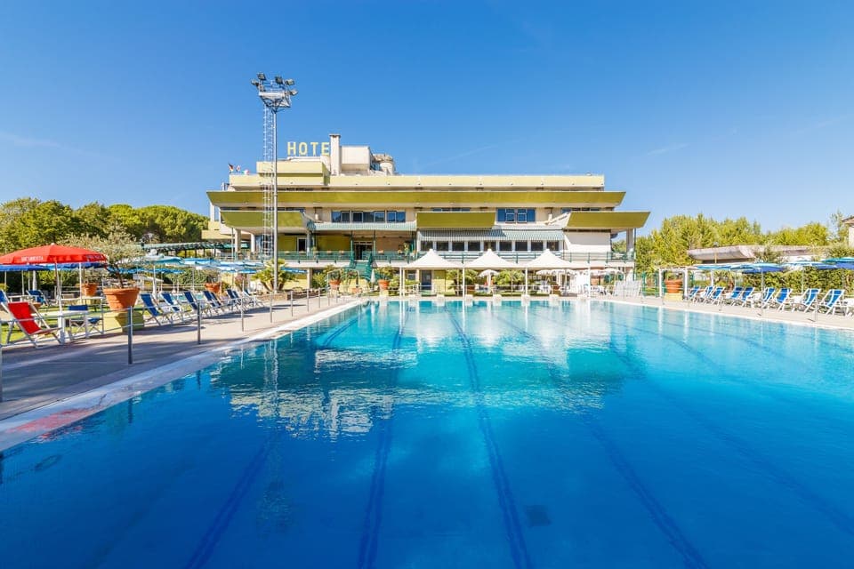 2 outdoor pools, an infinity pool, sun loungers