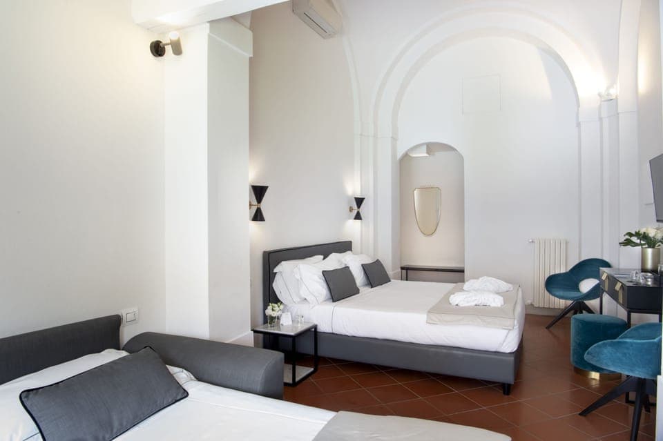 Minibar, in-room safe, desk, free WiFi