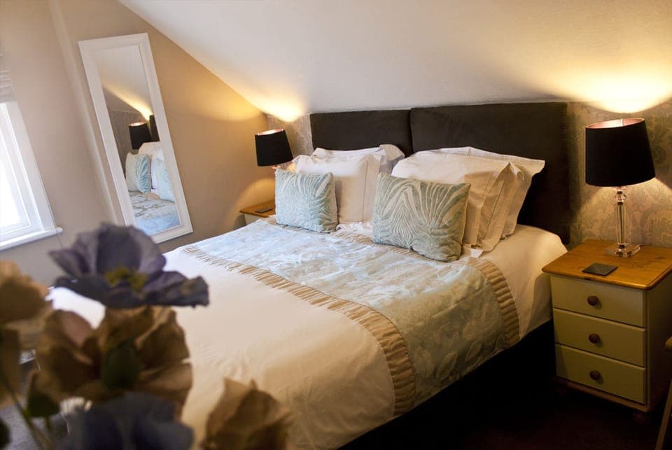 Deluxe Double or Twin Room, 1 King Bed | Free WiFi, bed sheets