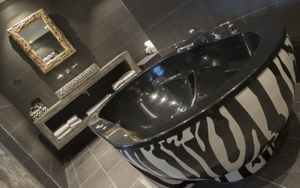 Safari suite | Bathroom | Free toiletries, hair dryer, towels