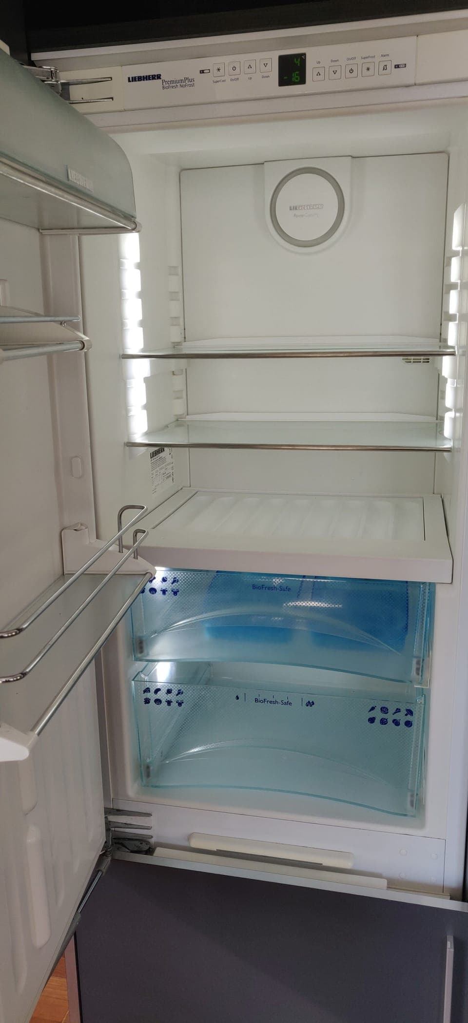 Panoramic Penthouse, 2 Bedrooms | Private kitchen | Fridge, microwave, oven, stovetop