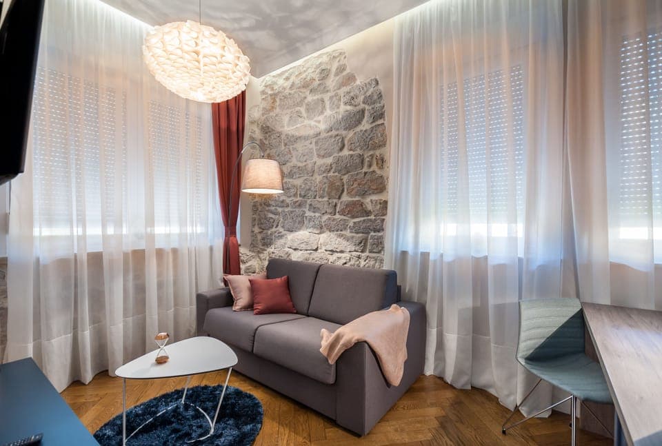 Deluxe Suite, Sea View | Living area | Flat-screen TV