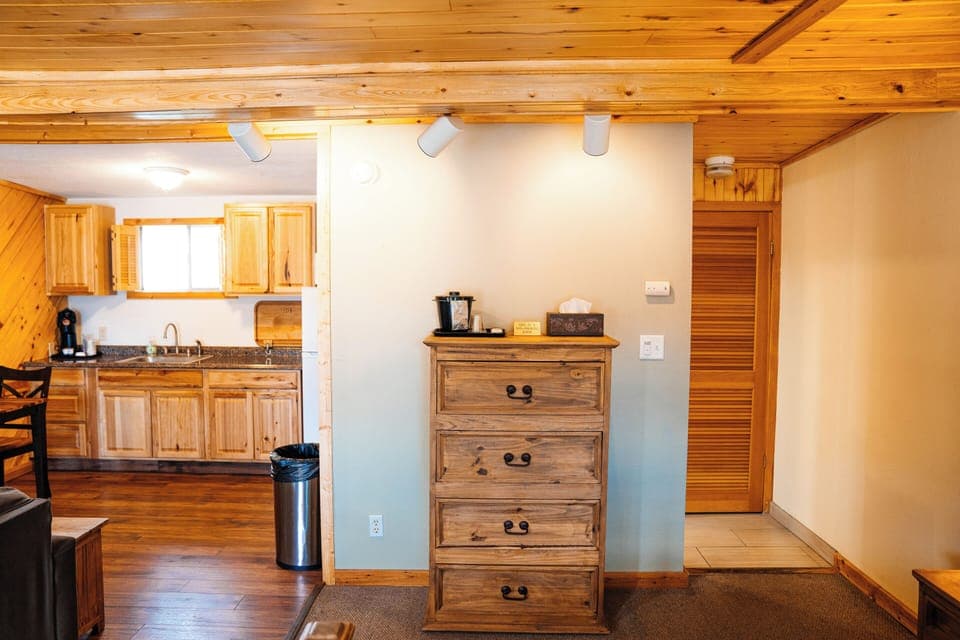 Deluxe Queen Cottage | Premium bedding, pillowtop beds, free WiFi, bed sheets