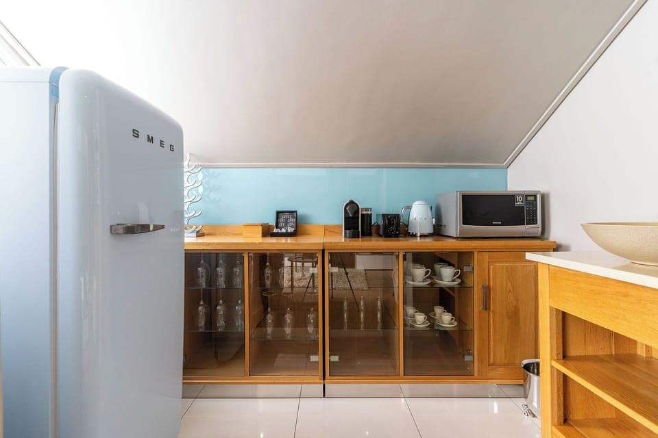 Sky Penthouse | Private kitchenette | Espresso maker, coffee/tea maker, electric kettle