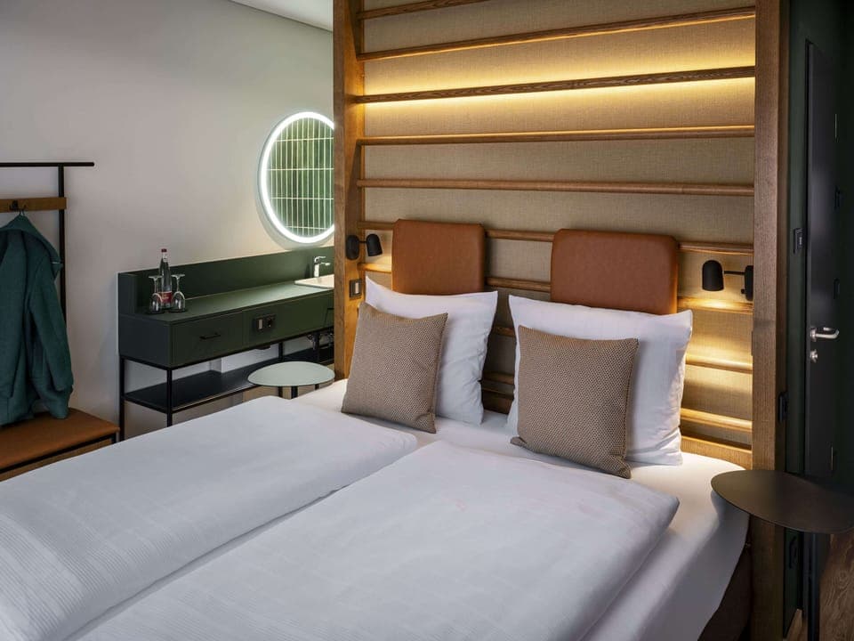 Premium Room | Premium bedding, in-room safe, desk, laptop workspace