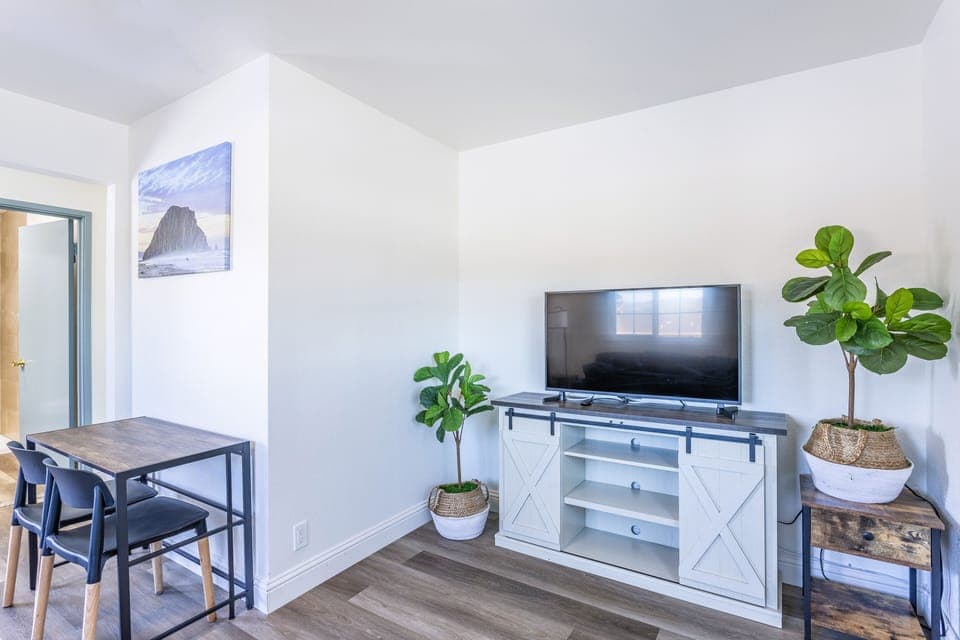 Family Suite, 2 Bedrooms | Iron/ironing board, free WiFi, bed sheets