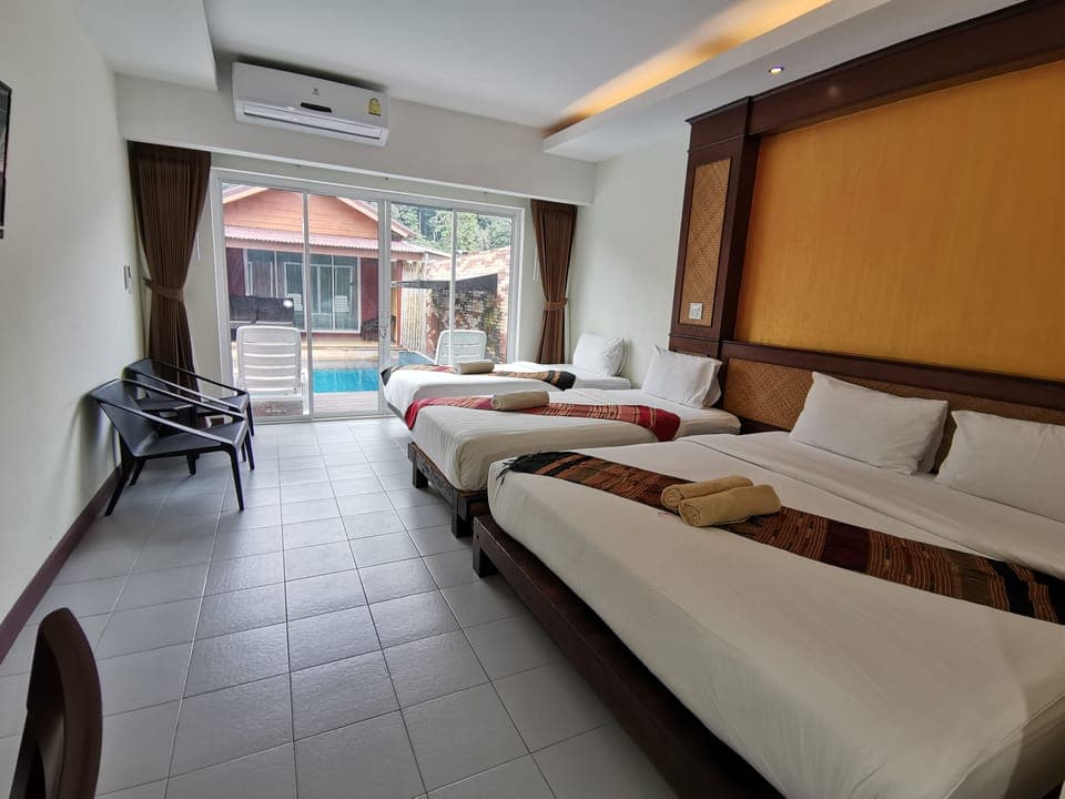 Bungalow Waterfront 4 Persons | Hypo-allergenic bedding, minibar, in-room safe, laptop workspace