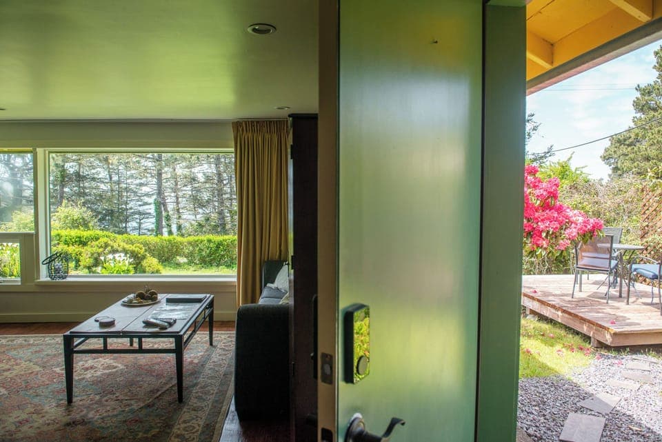 Suite, 1 King Bed with Sofa bed, Kitchen | Premium bedding, desk, iron/ironing board, free WiFi