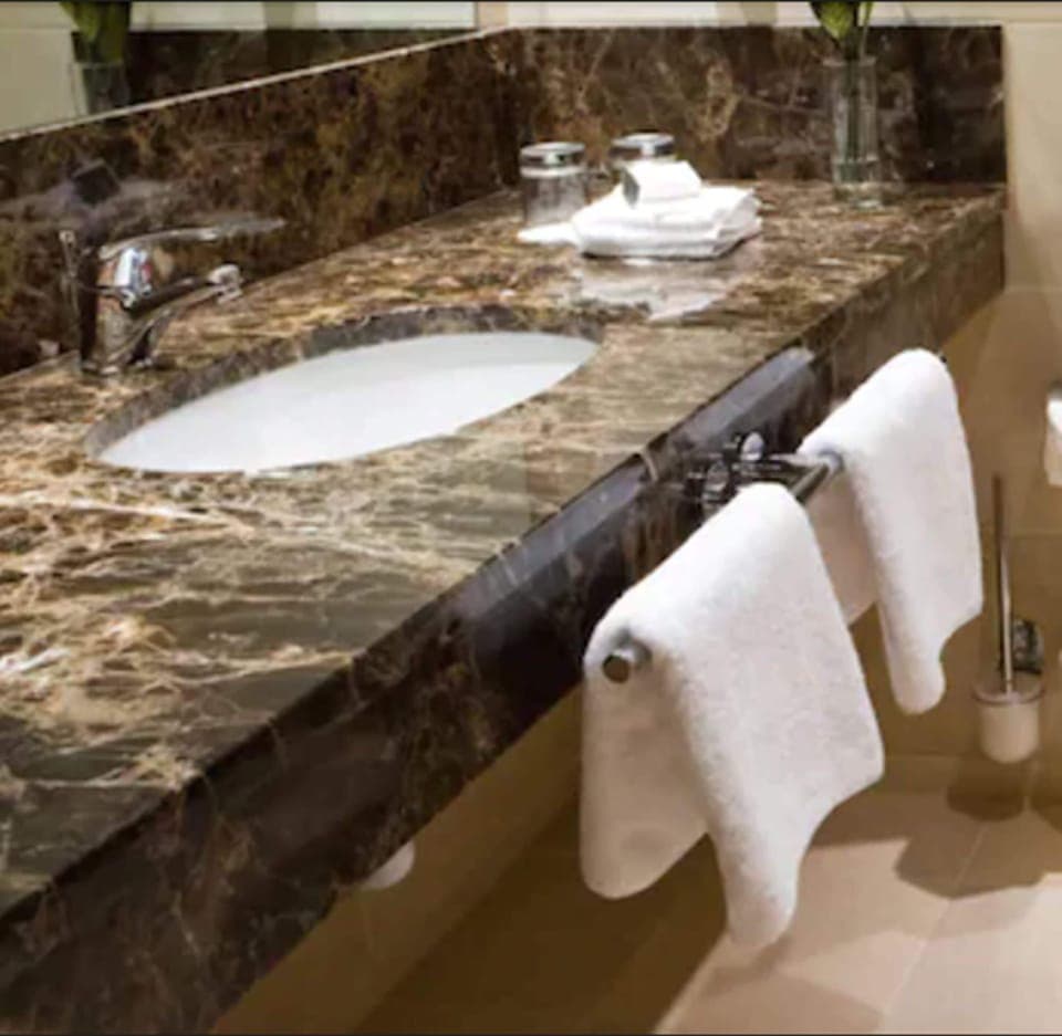 Bathroom sink
