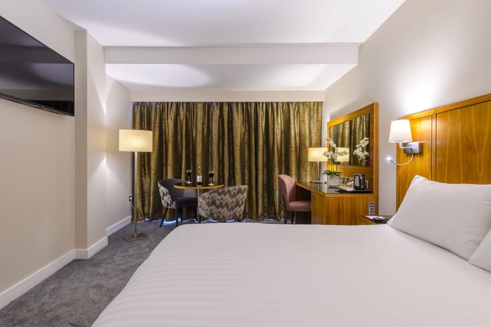 Double Room | In-room safe, desk, soundproofing, iron/ironing board