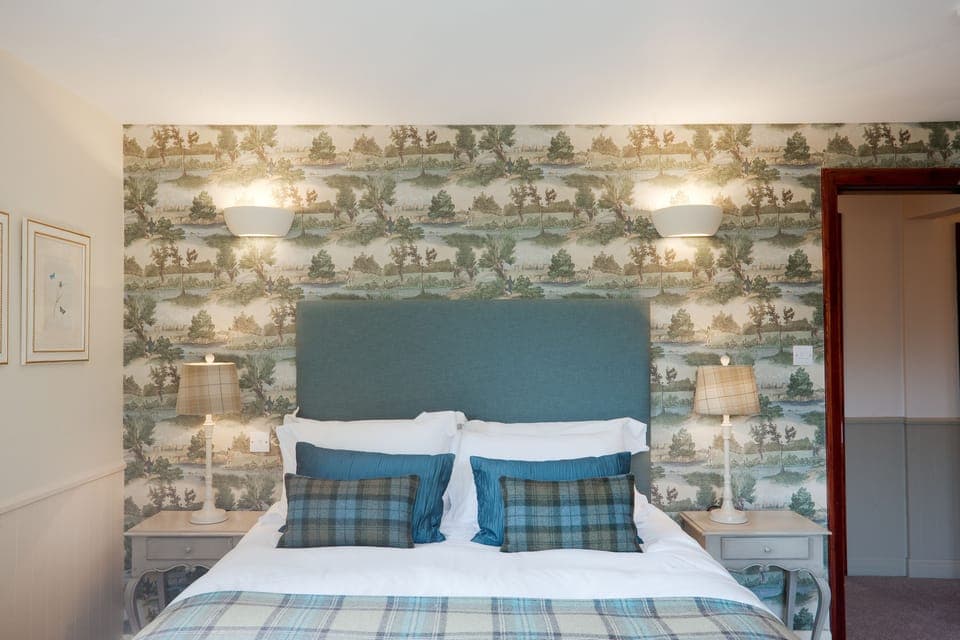 Comfy King Room | 1 bedroom, iron/ironing board, rollaway beds, free WiFi