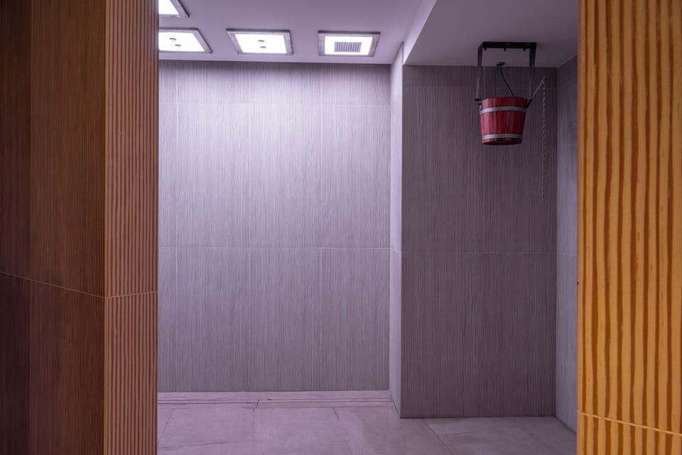 Sauna, hot tub, steam room, Swedish massages, sports massages, massages