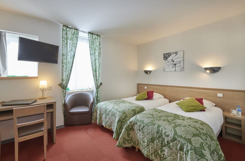 In-room safe, desk, free WiFi