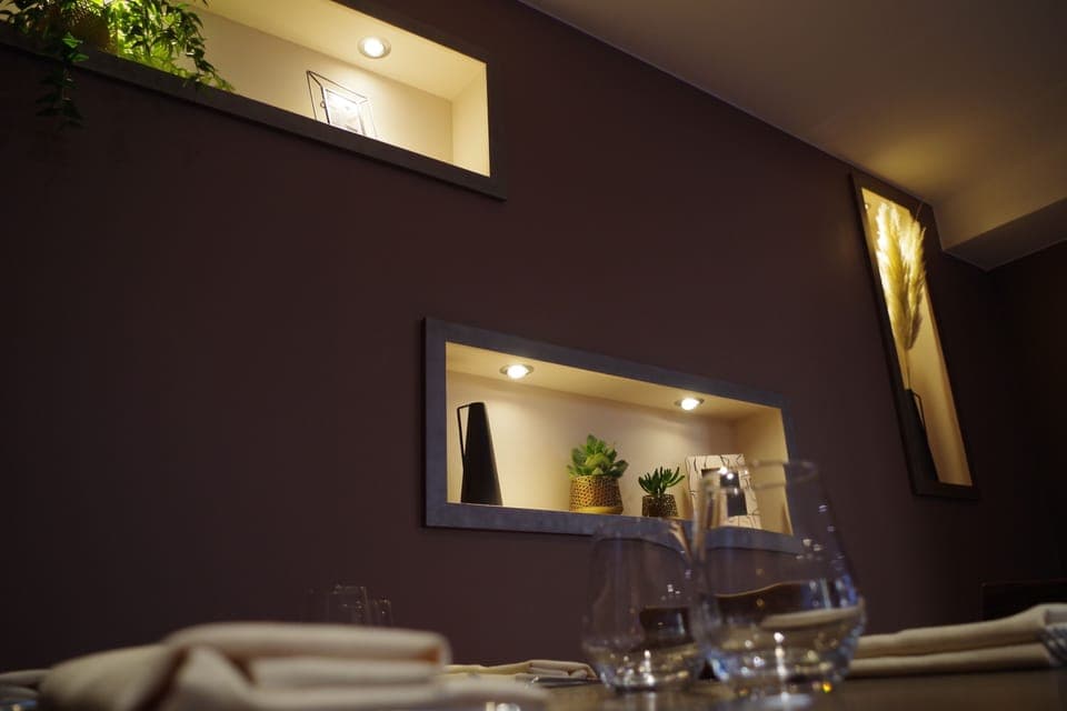 Lunch and dinner served, Regional cuisine