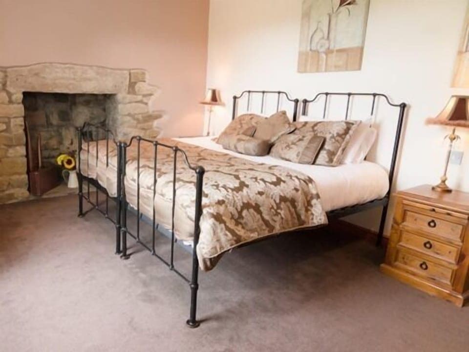 Hypo-allergenic bedding, bed sheets