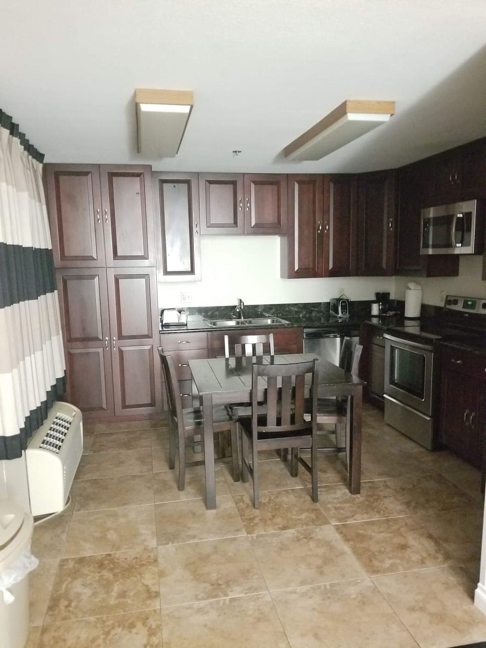 Efficiency, Suite, 1 King Bed, Non Smoking | Private kitchenette | Fridge, microwave, coffee/tea maker