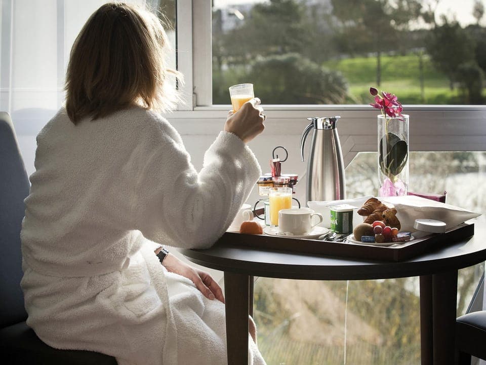 Superior Room, 1 King Bed | In-room safe, desk, blackout drapes, soundproofing