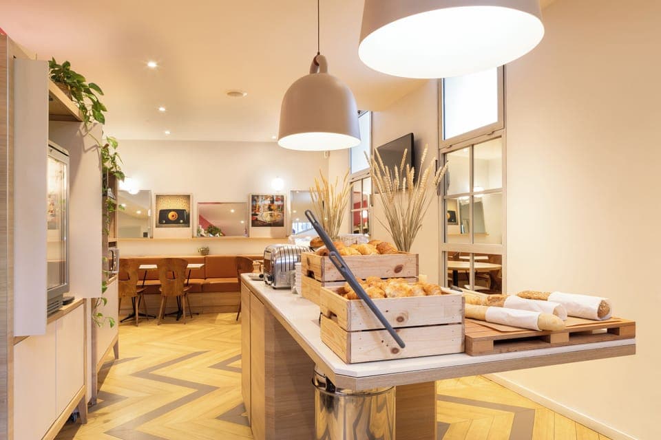 Daily buffet breakfast for a fee