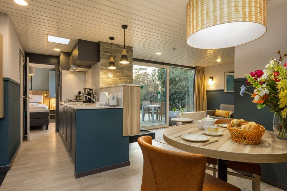 Deluxe Cottage (VIP ) | Private kitchen | Fridge, microwave, stovetop, dishwasher