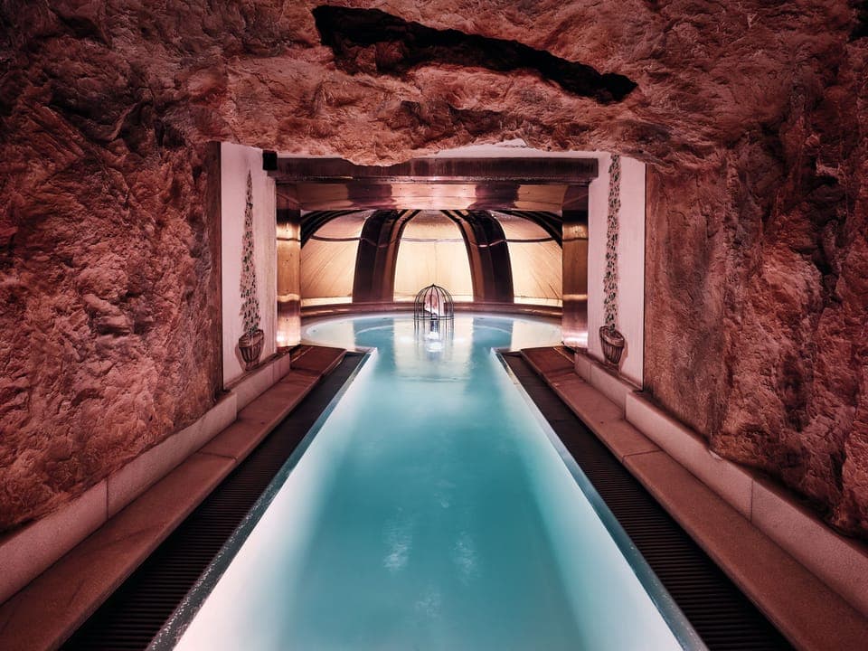 Sauna, hot tub, steam room, body treatments, hot stone massages