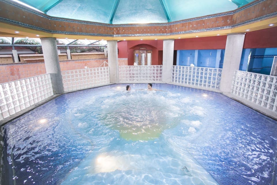 Hot tub, body treatments, hydrotherapy, aromatherapy, hot stone massages