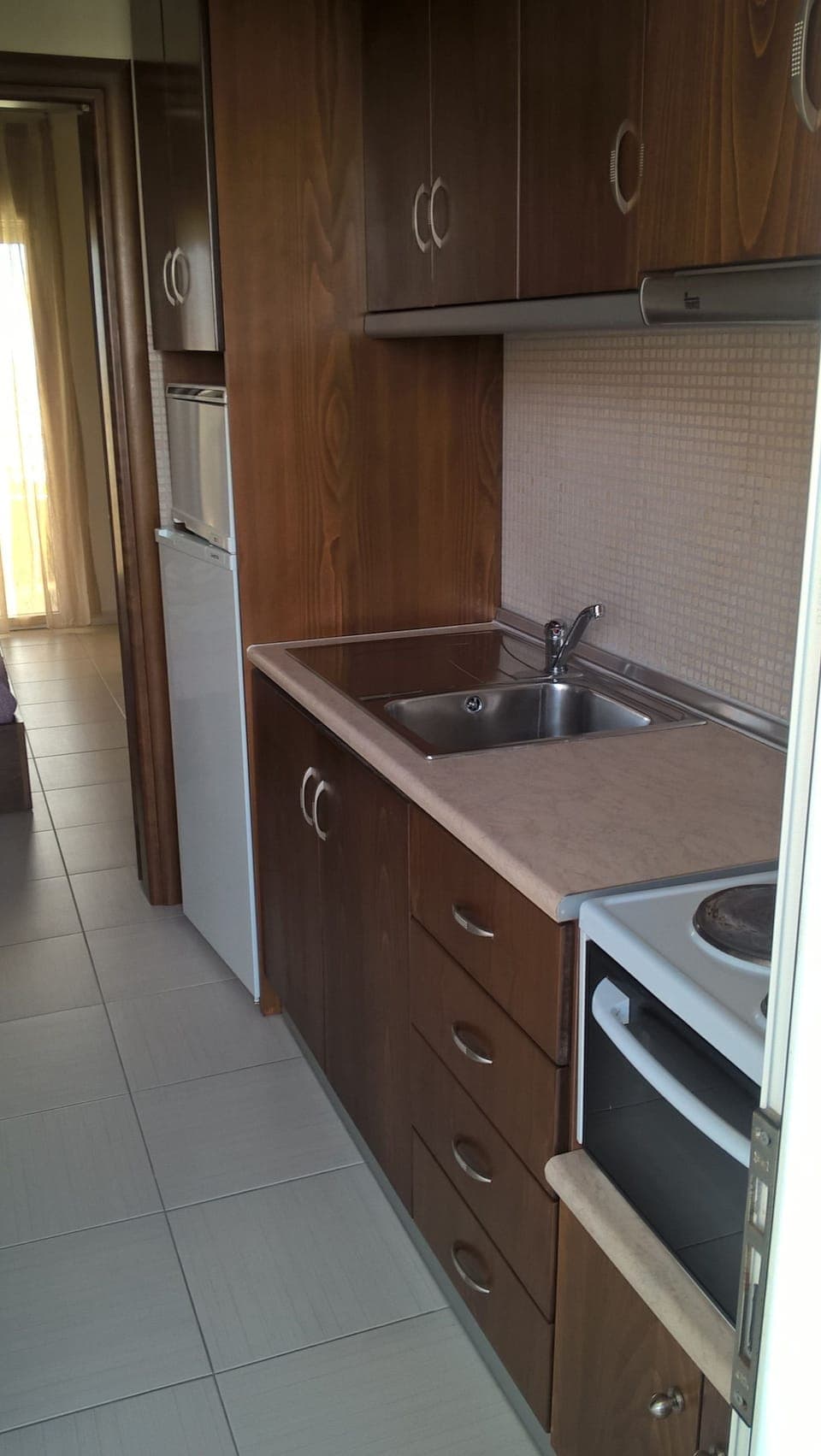 Double or Twin Room, 1 Double or 2 Twin Beds | Private kitchenette | Full-size fridge, oven, stovetop, cookware/dishes/utensils