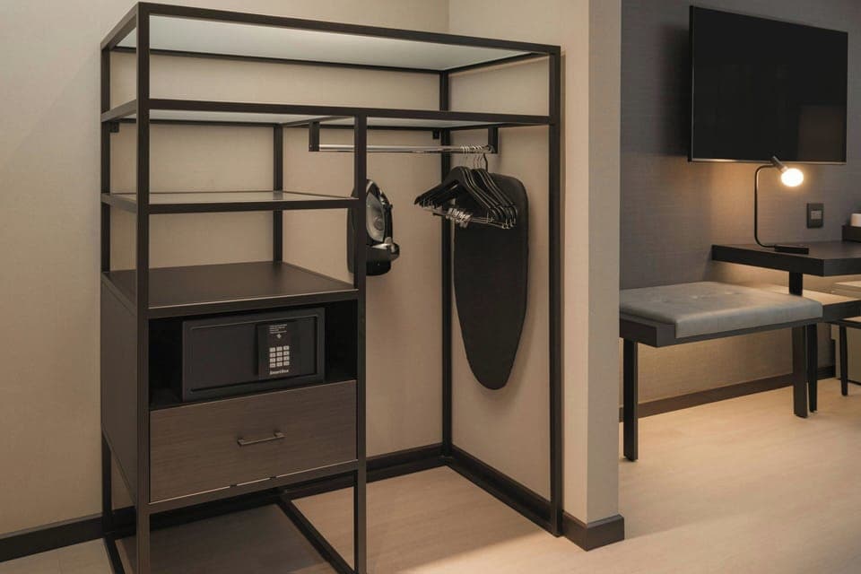 Standard Room, 1 King Bed, Balcony | Premium bedding, down comforters, pillowtop beds, in-room safe