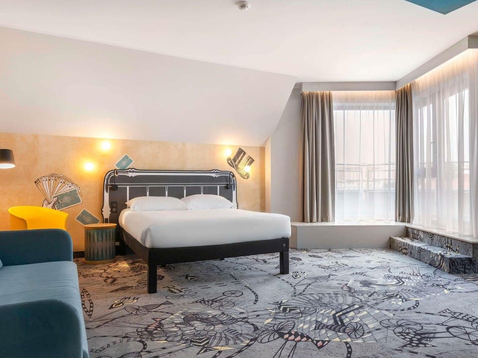 Standard Room, 1 Double Bed, Balcony | Individually decorated, individually furnished, desk, laptop workspace