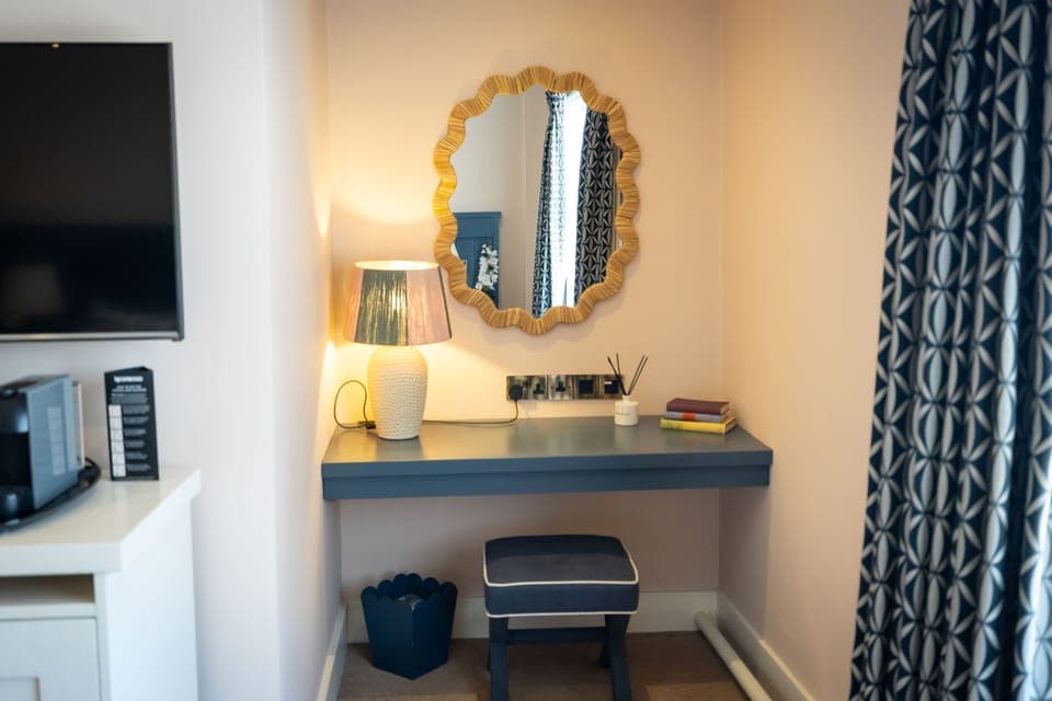 Premium bedding, in-room safe, individually decorated