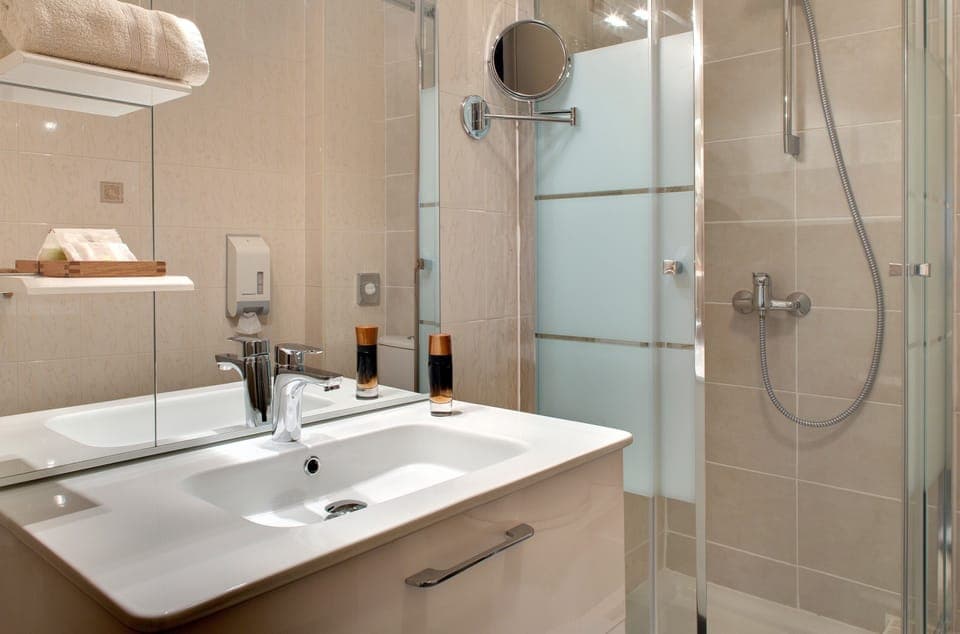 Free toiletries, hair dryer, towels, shampoo