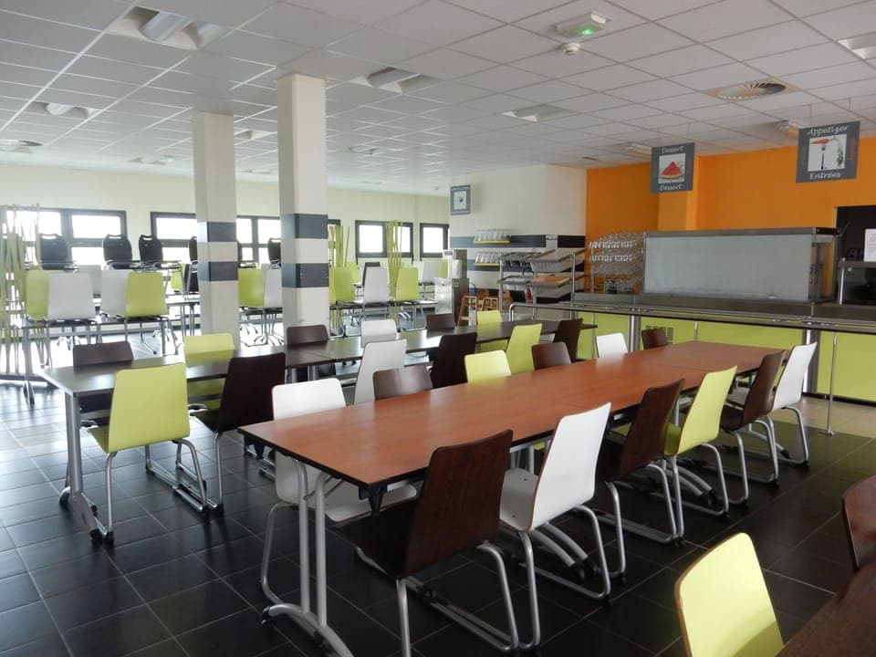 Breakfast, lunch, dinner served; French cuisine 