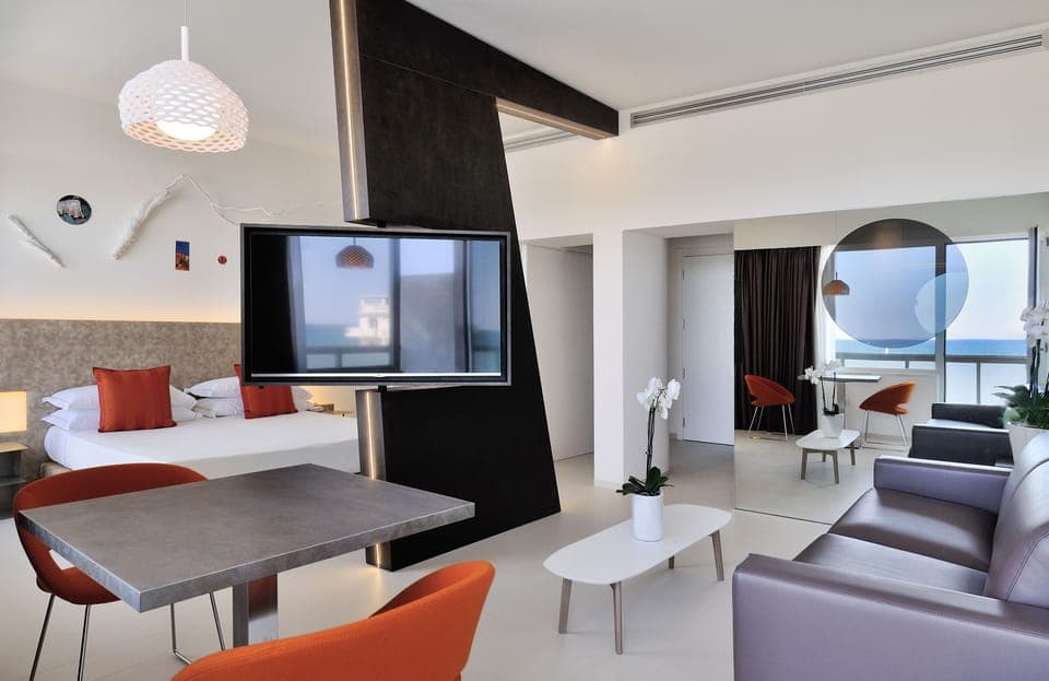 Suite, 1 King Bed, Balcony, Sea View | Minibar, in-room safe, soundproofing, free cribs/infant beds