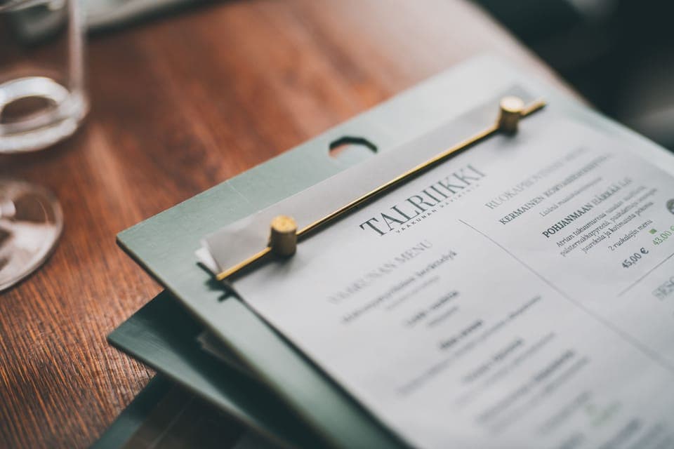 2 restaurants, lunch, dinner served; French cuisine