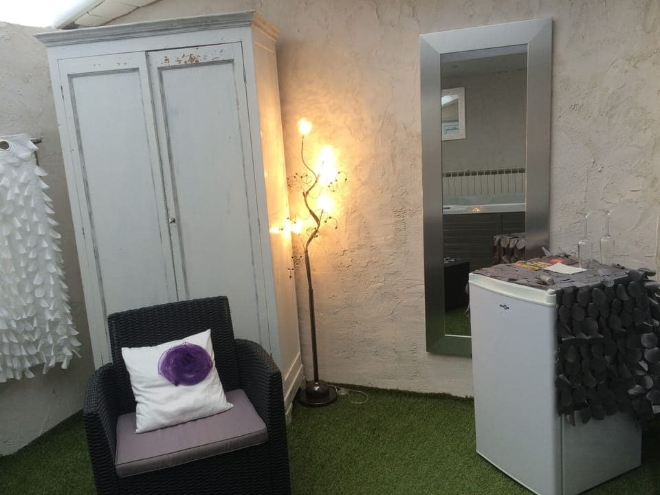 Deluxe Double Room (SPA) | Living area | Flat-screen TV