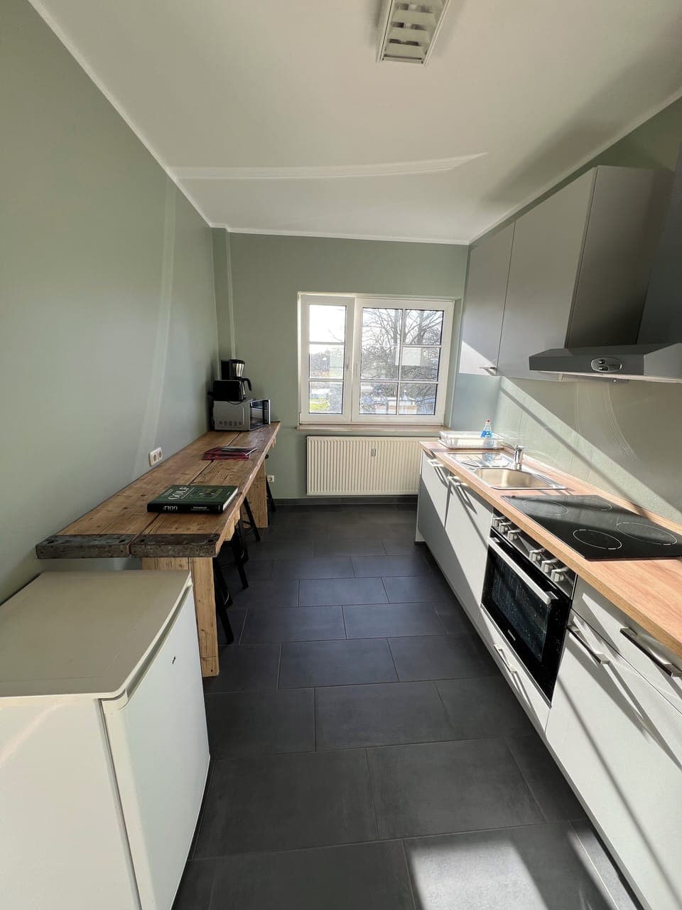 Basic Condo | Private kitchen | Fridge, oven, dishwasher, cookware/dishes/utensils