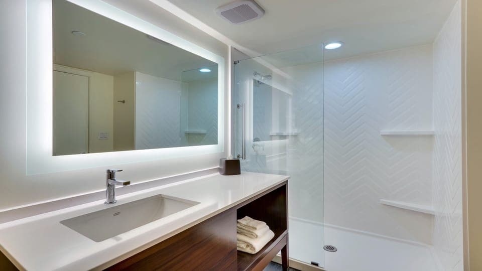 Standard Room | Bathroom | Free toiletries, hair dryer, towels, soap