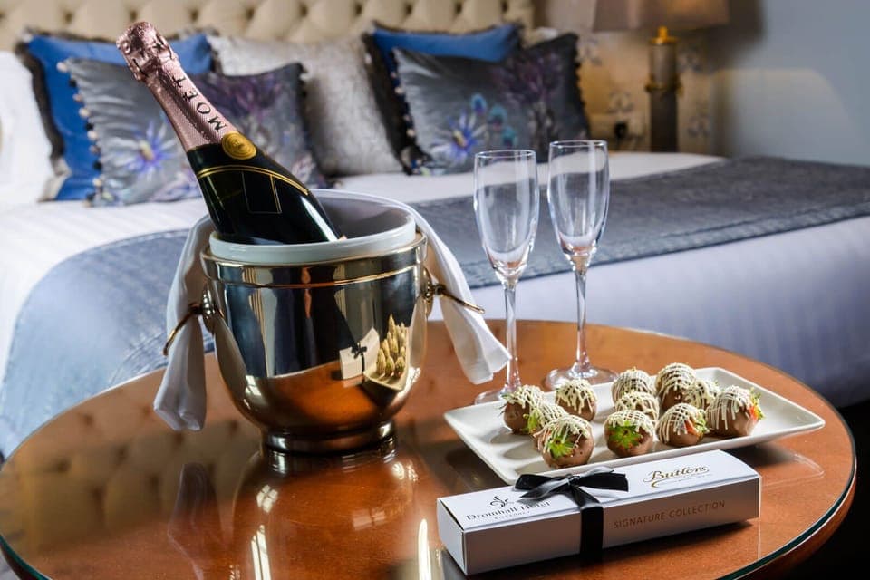 Premium bedding, in-room safe, desk, laptop workspace