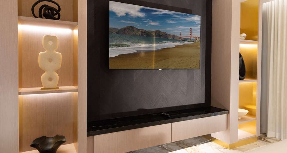 Penthouse Suite, 1 King Bed, Smoking, Jetted Tub (Separate Living Room) | Premium bedding, in-room safe, desk, laptop workspace