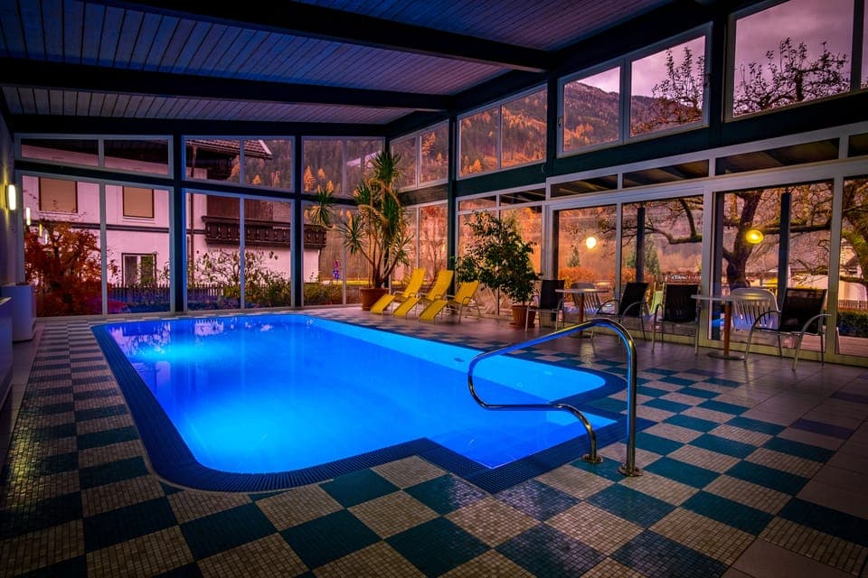 Indoor pool, sun loungers