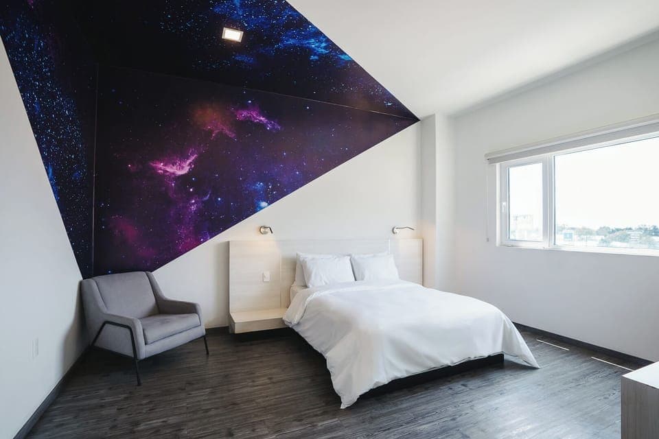 Premium bedding, in-room safe, individually decorated