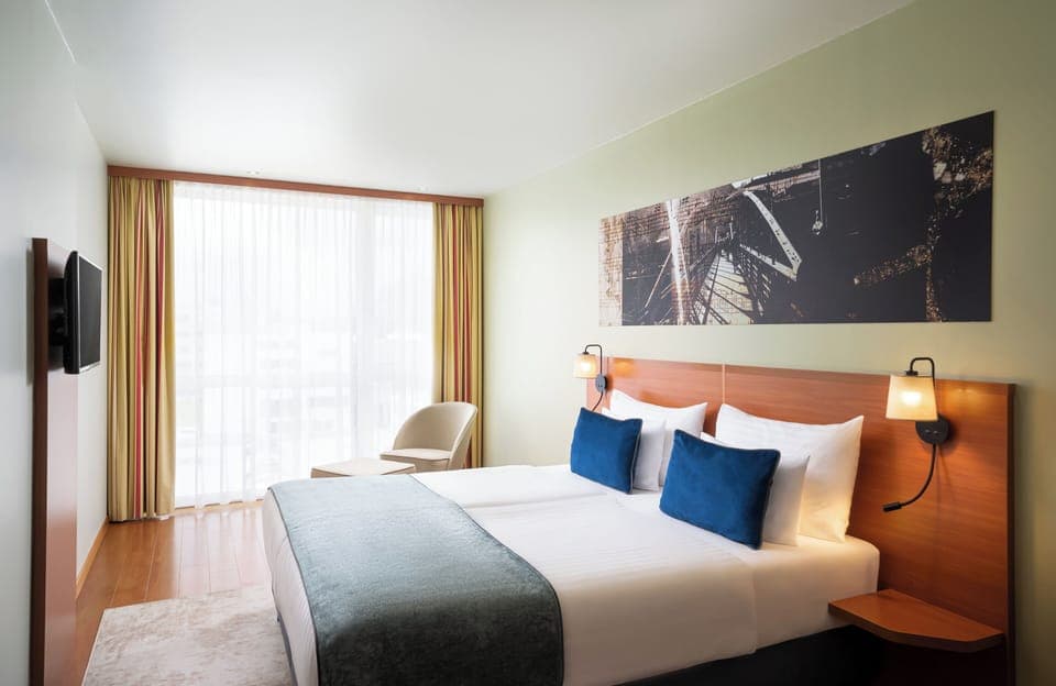 In-room safe, desk, blackout drapes, soundproofing