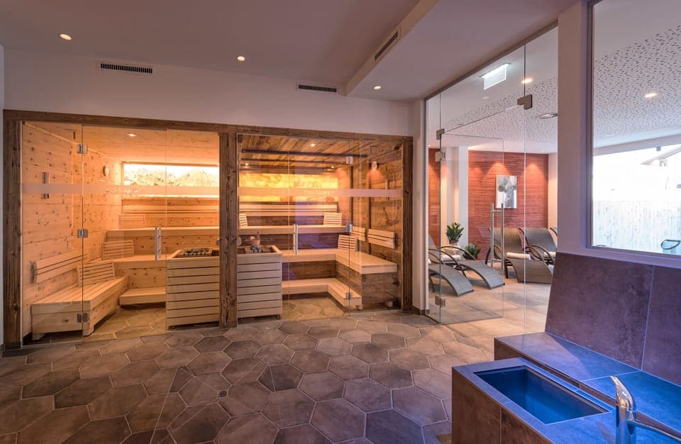 Sauna, steam room